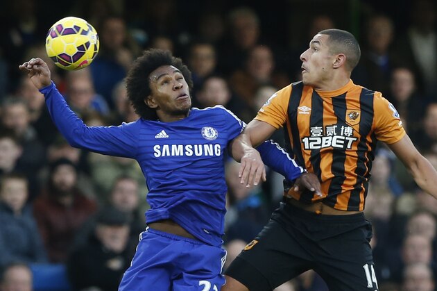 Chelsea's Willian, left, vies for the ball with Hull’s Jake Livermore during their English Premier League soccer match between Chelsea and Hull City at Stamford Bridge stadium in London, Saturday, Dec 13, 2014. (AP Photo/Alastair Grant)