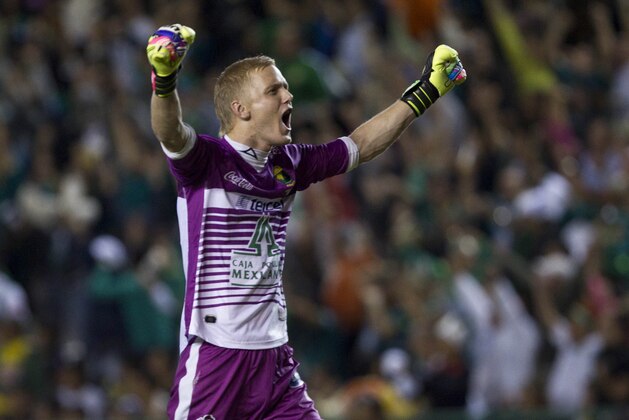 Leon¥s goalkeeper William Yarbrough celebrates after his teammate Carlos Pena scoring against America during the Mexico league first leg soccer final match in Leon, Mexico, Thursday, Dec. 12, 2013. (AP Photo/Christian Palma)