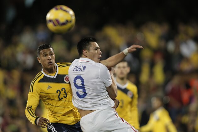 USA's Rubio Rubin, centre no 9, heads the ball during an international friendly soccer match against Colombia at the Craven Cottage ground in London, Friday, Nov. 14, 2014. Colombia won the match 2-1. (AP Photo/Lefteris Pitarakis)
