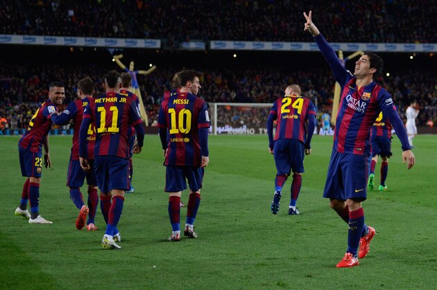BARCELONA, SPAIN - MARCH 22:  Luis Suarez of Barcelona (R) celebrates with team mates as he scores their second goal during the La Liga match between FC Barcelona and Real Madrid CF at Camp Nou on March 22, 2015 in Barcelona, Spain.  (Photo by David Ramos/Getty Images)