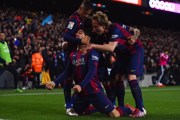 BARCELONA, SPAIN - MARCH 22:  Luis Suarez of Barcelona (grounded) celebrates with team mates as he scores their second goal during the La Liga match between FC Barcelona and Real Madrid CF at Camp Nou on March 22, 2015 in Barcelona, Spain.  (Photo by David Ramos/Getty Images)