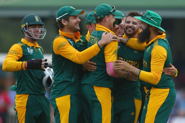 SYDNEY, AUSTRALIA - MARCH 18:  JP Duminy of South Africa celebrates with his team mates after taking the wicket of Tharindu Kaushal of Sri Lanka during the 2015 ICC Cricket World Cup match between South Africa and Sri Lanka at Sydney Cricket Ground on March 18, 2015 in Sydney, Australia.  (Photo by Mark Kolbe/Getty Images)
