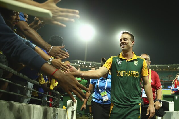 SYDNEY, AUSTRALIA - MARCH 18:  AB de Villiers of South Africa leaves the ground during the 2015 ICC Cricket World Cup Quarter Final match between South Africa and Sri Lanka at Sydney Cricket Ground on March 18, 2015 in Sydney, Australia.  (Photo by Ryan Pierse/Getty Images)