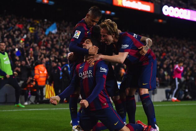 BARCELONA, SPAIN - MARCH 22:  Luis Suarez of Barcelona (grounded) celebrates with team mates as he scores their second goal during the La Liga match between FC Barcelona and Real Madrid CF at Camp Nou on March 22, 2015 in Barcelona, Spain.  (Photo by David Ramos/Getty Images)
