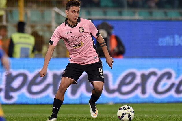 PALERMO, ITALY - MARCH 14:  Paulo Dybala of Palermo in action during the Serie A match between US Citta di Palermo and Juventus FC  at Stadio Renzo Barbera on March 14, 2015 in Palermo, Italy.  (Photo by Tullio M. Puglia/Getty Images)