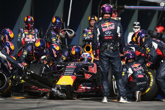 MELBOURNE, AUSTRALIA - MARCH 15:  Daniel Ricciardo of Australia and Infiniti Red Bull Racing makes a pit stop during the Australian Formula One Grand Prix at Albert Park on March 15, 2015 in Melbourne, Australia.  (Photo by Mark Thompson/Getty Images)
