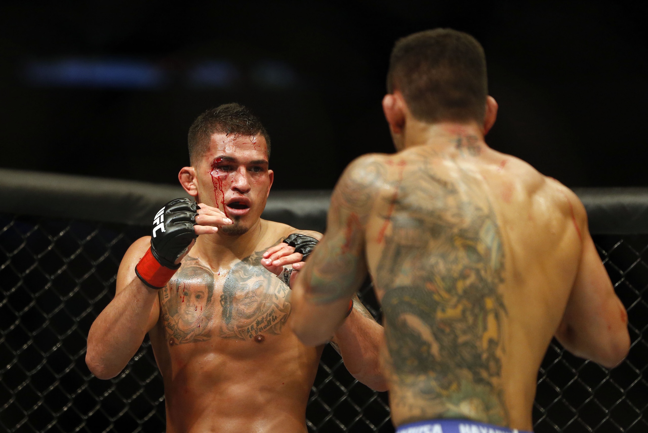 Mar 14, 2015; Dallas, TX, USA; Anthony Pettis (red) fights Rafael dos Anjos (blue) in the lightweight title bout during UFC 185 at American Airlines Center. Mandatory Credit: Tim Heitman-USA TODAY Sports