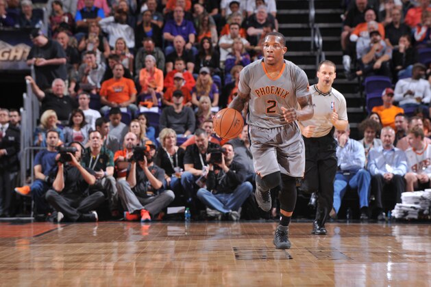 PHOENIX, AZ - MARCH 19: Eric Bledsoe #2 of the Phoenix Suns drives to the basket against the New Orleans Pelicans during the game on March 19, 2015 at Sleep Train Arena in Phoenix, Arizona. NOTE TO USER: User expressly acknowledges and agrees that, by downloading and/or using this photograph, User is consenting to the terms and conditions of the Getty Images License Agreement. Mandatory Copyright Notice: Copyright 2015 NBAE (Photo by Barry Gossage/NBAE via Getty Images)