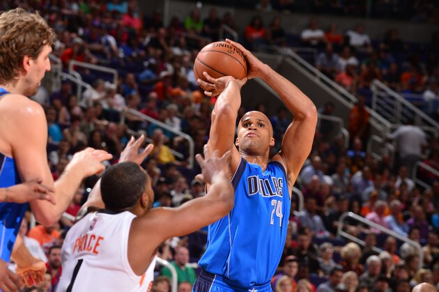 PHOENIX, AZ - MARCH 22: Richard Jefferson #24 of the Dallas Mavericks shoots against the Phoenix Suns on March 22, 2015 at U.S. Airways Center in Phoenix, Arizona. NOTE TO USER: User expressly acknowledges and agrees that, by downloading and or using this photograph, user is consenting to the terms and conditions of the Getty Images License Agreement. Mandatory Copyright Notice: Copyright 2015 NBAE (Photo by Barry Gossage/NBAE via Getty Images)