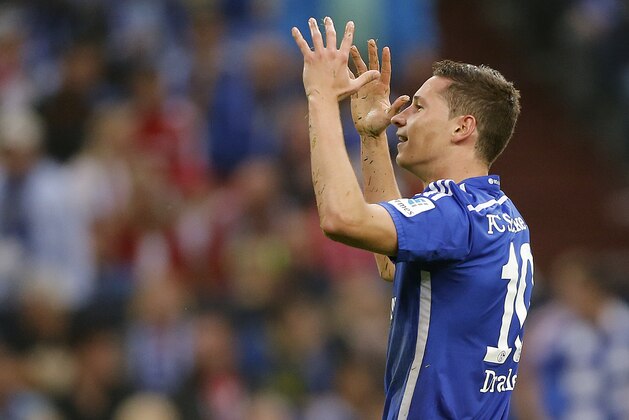 Schalke's Julian Draxler gestures  during the German first division Bundesliga soccer match between Schalke 04  and Bayern Munich in Gelsenkirchen, Germany, Saturday, Aug. 30, 2014. (AP Photo/Frank Augstein)