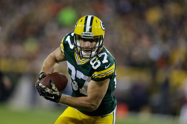 GREEN BAY, WI - NOVEMBER 9:  Jordy Nelson #87 of the Green Bay Packers runs the football up the field in the first half of the NFL game against the Chicago Bears at Lambeau Field on November 09, 2014 in Green Bay, Wisconsin.  (Photo Tom Lynn /Getty Images)