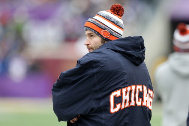Chicago Bears quarterback Jay Cutler stands on the sidelines during the second half of an NFL football game against the Minnesota Vikings, Sunday, Dec. 28, 2014, in Minneapolis. (AP Photo/Jim Mone)