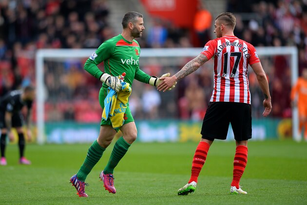 SOUTHAMPTON, ENGLAND - MARCH 21:  Kelvin Davis of Southampton taps hands with Toby Alderweireld of Southampton after coming on as a substitute to replace the injured Fraser Forster during the Barclays Premier League match between Southampton and Burnley at St Mary's Stadium on March 21, 2015 in Southampton, England.  (Photo by Christopher Lee/Getty Images)