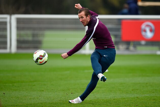 ENFIELD, ENGLAND - MARCH 26:  Harry Kane of England in action during an England training session ahead of the Euro 2016 qualifier against Lithuania at Enfield Training Centre on March 26, 2015 in Enfield, England.  (Photo by Mike Hewitt/Getty Images)
