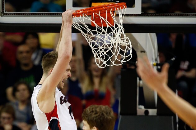 SEATTLE, WA - MARCH 22:  Domantas Sabonis #11 of the Gonzaga Bulldogs dunks in the second half of the game against the Iowa Hawkeyes during the third round of the 2015 NCAA Men's Basketball Tournament at KeyArena on March 22, 2015 in Seattle, Washington.  (Photo by Ezra Shaw/Getty Images)