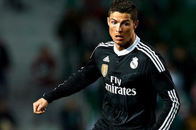 ELCHE, SPAIN - FEBRUARY 22:  Cristiano Ronaldo of Real Madrid runs with the ball during the La Liga match between Elche FC and Real Madrid at Estadio Manuel Martinez Valero on February 22, 2015 in Elche, Spain.  (Photo by Manuel Queimadelos Alonso/Getty Images)