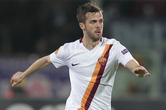 FLORENCE, ITALY - MARCH 12: Miralem Pjanic of AS Roma in action during the UEFA Europa League Round of 16 match between  ACF Fiorentina and AS Roma on March 12, 2015 in Florence, Italy.  (Photo by Gabriele Maltinti/Getty Images,)