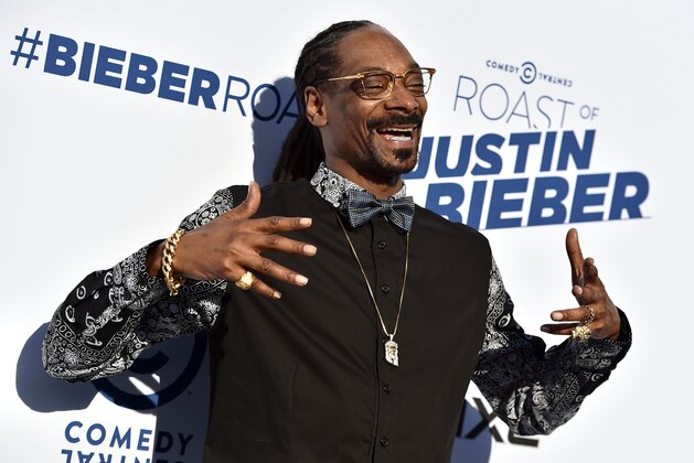 Snoop Dogg arrives at the Comedy Central Roast of Justin Bieber at Sony Pictures Studios on Saturday, March 14, 2015, in Culver City, Calif. (Photo by Jordan Strauss/Invision/AP)
