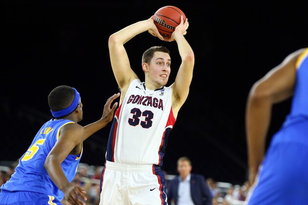HOUSTON, TX - MARCH 27: Kyle Wiltjer #33 of the Gonzaga Bulldogs looks to pass as Kevon Looney #5 of the UCLA Bruins defends during a South Regional Semifinal game of the 2015 NCAA Men's Basketball Tournament at NRG Stadium on March 27, 2015 in Houston, Texas.  (Photo by Ronald Martinez/Getty Images)