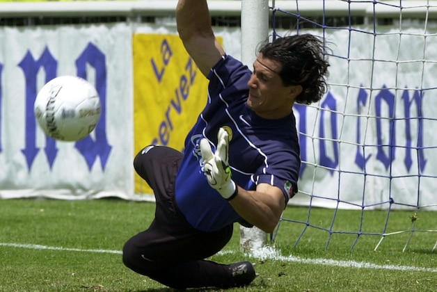 America's goalkeeper Adolfo Rios blocks the ball after a penalty in the match against Atlante at Azul stadium Sunday April 14, 2002, in Mexico City. (AP Photo/Jose Luis Magana)