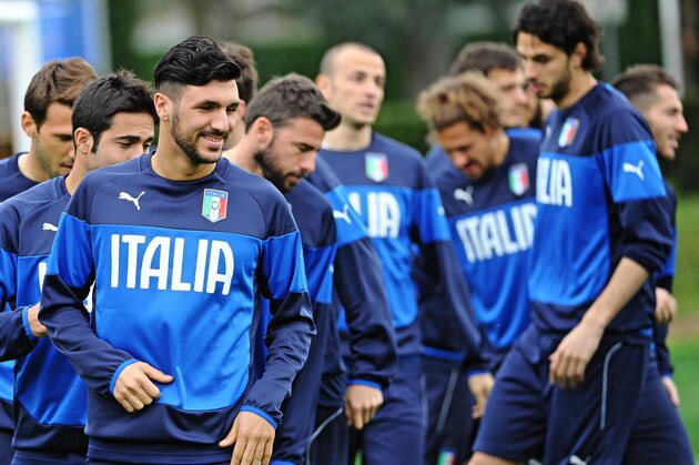 Roberto Soriano, front, attends a training session of the Italian national soccer team ahead of Saturday's Euro 2016, Group H qualifying soccer match against Bulgaria, at the Coverciano training center, near Florence, Italy, Wednesday, March 25, 2015. (AP Photo/Maurizio Degli Innocenti, Ansa)