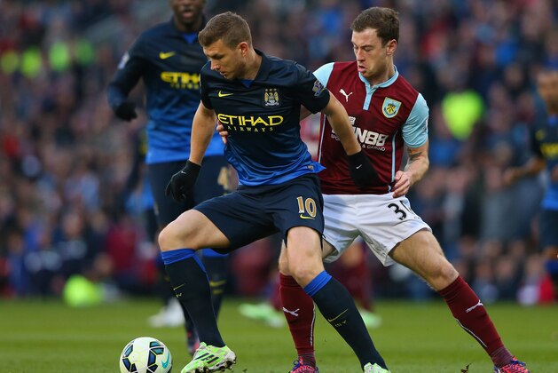 BURNLEY, ENGLAND - MARCH 14:  Edin Dzeko of Manchester City holds off Ashley Barnes of Burnley during the Barclays Premier League match between Burnley and Manchester City at Turf Moor on March 14, 2015 in Burnley, England.  (Photo by Alex Livesey/Getty Images)