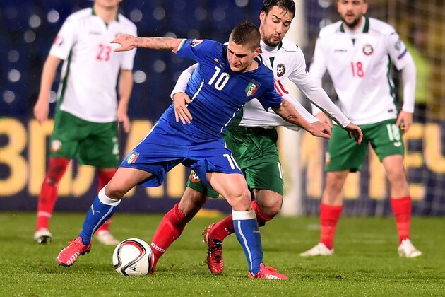 SOFIA, BULGARIA - MARCH 28:  Marco Verratti (L) of Italy vies with Ivelin Popov of Bulgaria during the Euro 2016 Qualifier match between Bulgaria and Italy at Vasil Levski National Stadium on March 28, 2015 in Sofia, Bulgaria.  (Photo by Claudio Villa/Getty Images)