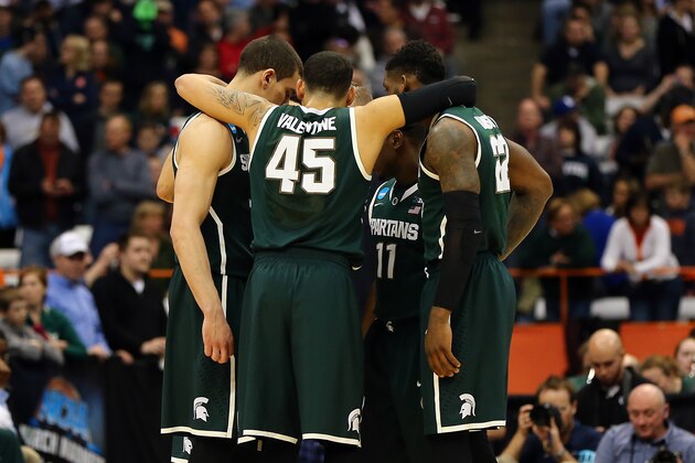 SYRACUSE, NY - MARCH 27:  Denzel Valentine #45 of the Michigan State Spartans talks with his team in a huddle in the second half of the game against the Oklahoma Sooners during the East Regional Semifinal of the 2015 NCAA Men's Basketball Tournament at the Carrier Dome on March 27, 2015 in Syracuse, New York.  (Photo by Elsa/Getty Images)