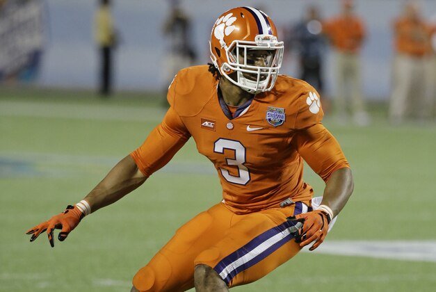 Clemson defensive end Vic Beasley (3) looks to make a play against Oklahoma during the first half of the Russell Athletic Bowl NCAA college football game in Orlando, Fla., Monday, Dec. 29, 2014. (AP Photo/John Raoux)