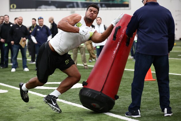 Oregon's Arik Armstead works out for NFL football scouts during Pro Day at the University of Oregon, Thursday, March 12, 2015, in Eugene, Ore. (AP Photo/Ryan Kang)