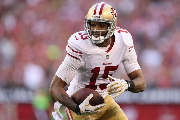 GLENDALE, AZ - DECEMBER 29:  Wide receiver Michael Crabtree #15 of the San Francisco 49ers runs with the football after a reception against the Arizona Cardinals during the NFL game at the University of Phoenix Stadium on December 29, 2013 in Glendale, Arizona.  The 49ers defeated the Cardinals 23-20.  (Photo by Christian Petersen/Getty Images)
