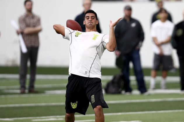 Oregon's Marcus Mariota works out for NFL football scouts during Pro Day at the University of Oregon, Thursday, March 12, 2015, in Eugene, Ore. (AP Photo/Ryan Kang)