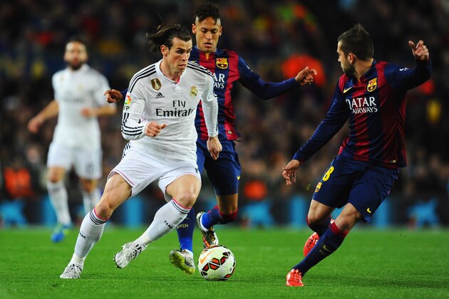 BARCELONA, SPAIN - MARCH 22:  Gareth Bale of Real Madrid CF takes on Neymar and Jordi Alba of Barcelona during the La Liga match between FC Barcelona and Real Madrid CF at Camp Nou on March 22, 2015 in Barcelona, Spain.  (Photo by David Ramos/Getty Images)