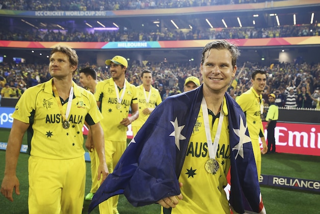 MELBOURNE, AUSTRALIA - MARCH 29:  Shane Watson and Steve Smith of Australia celebrate during the 2015 ICC Cricket World Cup final match between Australia and New Zealand at Melbourne Cricket Ground on March 29, 2015 in Melbourne, Australia.  (Photo by Ryan Pierse/Getty Images)
