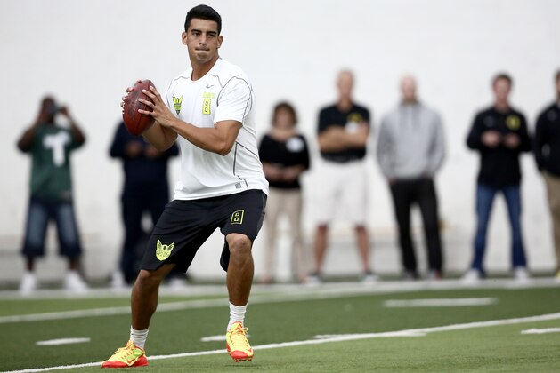 Oregon's Marcus Mariota works out for NFL football scouts during Pro Day at the University of Oregon, Thursday, March 12, 2015, in Eugene, Ore. (AP Photo/Ryan Kang)