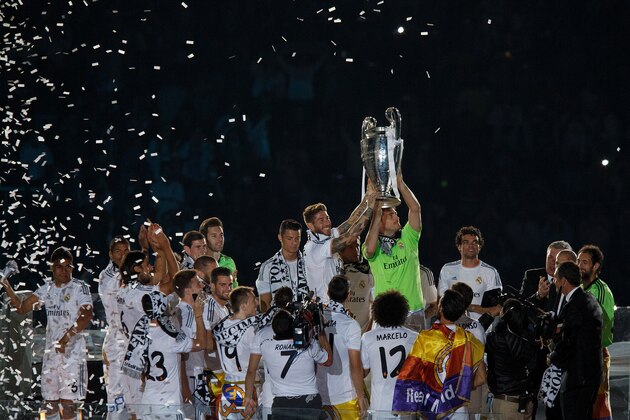 MADRID, SPAIN - MAY 25:  Real Madrid players Sergio Ramos and Iker Casillas lift the trophy during the Real Madrid celebration the day after winning the UEFA Champions League final at Santiago Bernabeu Stadium on May 25, 2014 in Madrid, Spain. Real Madrid CF achieves their tenth European Cup at Lisbon at Lisbon 12 years later.  (Photo by Pablo Blazquez Dominguez/Getty Images)