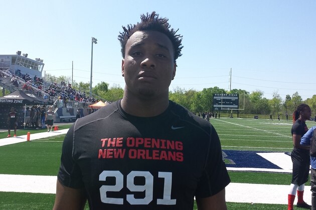 Alabama defensive tackle commit Raekwon Davis is scheduled to visit Mississippi State this weekend.