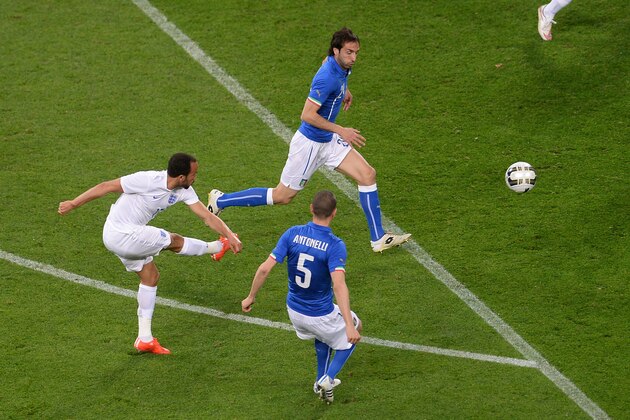 TURIN, ITALY - MARCH 31:   Andros Townsend of England scores his team's first goal during the international friendly match between Italy and England at Juventus Arena on March 31, 2015 in Turin, Italy.  (Photo by Dino Panato/Getty Images)