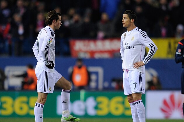 MADRID, SPAIN - JANUARY 07:  Cristiano Ronaldo and Gareth Bale of Real Madrid get ready to kick off the ball after Club Atletico de Madrid scored their 2nd goal  during the Copa del Rey Round of 16, First Leg match between Club Atletico de Madrid and Real Madrid at Vicente Calderon Stadium on January 7, 2015 in Madrid, Spain.  (Photo by Denis Doyle/Getty Images)