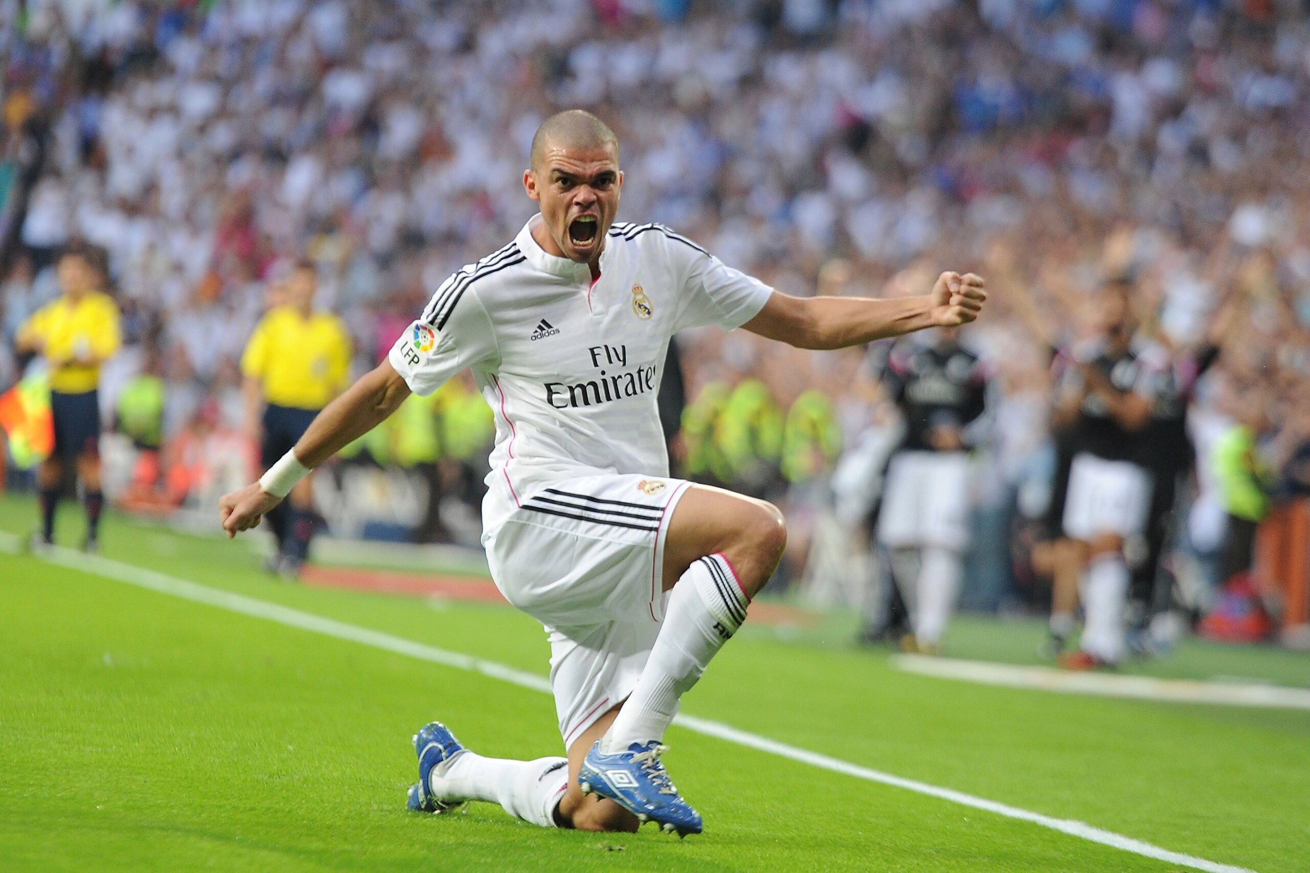 MADRID, SPAIN - OCTOBER 25:  Pepe of Real Madrid CF celebrates after scoring his team's 2nd goal from the penalty spot during the La Liga match between Real Madrid CF and FC Barcelona at Estadio Santiago Bernabeu on October 25, 2014 in Madrid, Spain.  (Photo by Denis Doyle/Getty Images)