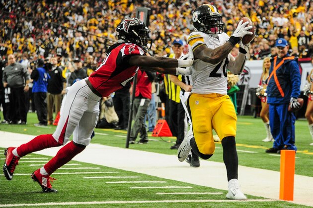 ATLANTA, GA - DECEMBER 14:  Le'Veon Bell #26 of the Pittsburgh Steelers rushes for a touchdown past Desmond Trufant #21 of the Atlanta Falcons in the second half at the Georgia Dome on December 14, 2014 in Atlanta, Georgia.  (Photo by Scott Cunningham/Getty Images)