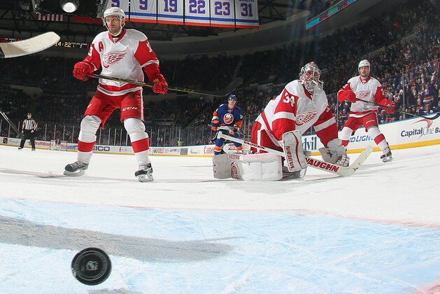 UNIONDALE, NY - MARCH 29:  Petr Mrazek #34 of the Detroit Red Wings tends net against the New York Islanders at the Nassau Veterans Memorial Coliseum on March 29, 2015 in Uniondale, New York. The Islanders defeated the Red Wings 5-4.  (Photo by Bruce Bennett/Getty Images)