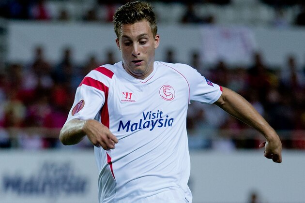 SEVILLE, SPAIN - SEPTEMBER 18: Gerard Deulofeu of Sevilla FC controls the ball during the UEFA Europa League group G match between Sevilla FC and Feyenoord at Ramon Sanchez Pizjuan stadium on September 18, 2014 in Seville, Spain.  (Photo by Gonzalo Arroyo Moreno/Getty Images)