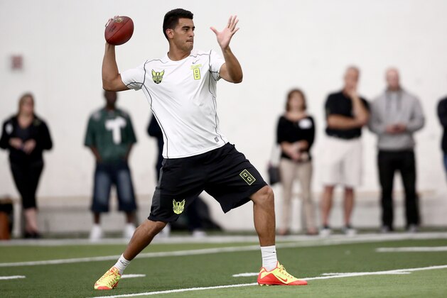 Oregon's Marcus Mariota throws for NFL football scouts during Pro Day at the University of Oregon, Thursday, March 12, 2015, in Eugene, Ore. (AP Photo/Ryan Kang)