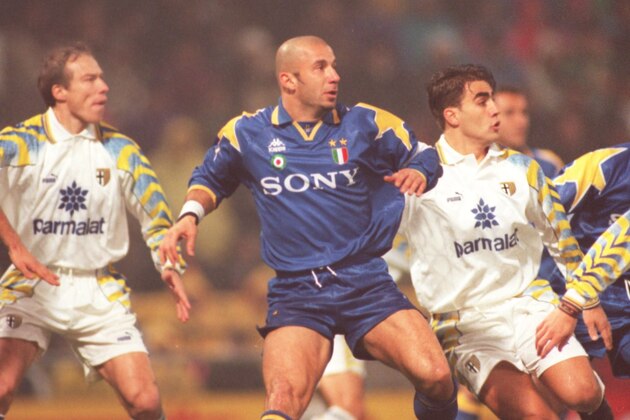 26 NOV 1995:  GIANLUCA VIALLI OF JUVENTUS BEFORE THE SERIE A MATCH BETWEEN PARMA AND JUVENTUS WHICH WAS PLAYED AT THE STADIUM ENNIO TARDINI, PARMA. THE MATCH WAS DRAWN 1-1. Mandatory Credit: Allsport UK/ALLSPORT