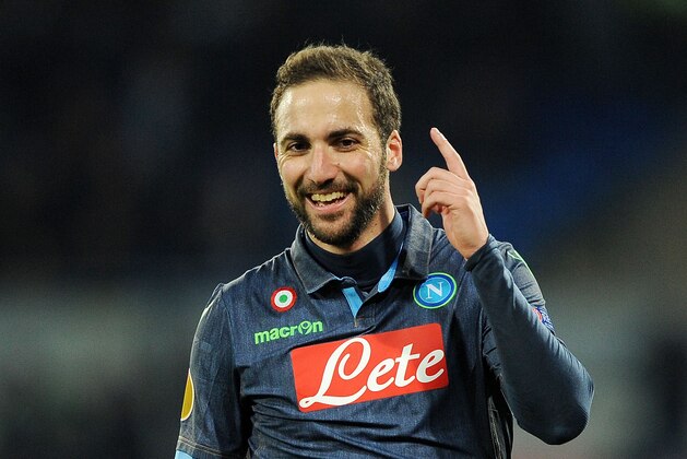 NAPLES, ITALY - MARCH 12 : Gonzalo Higuain of Napoli in action during the UEFA Europa League Round of 16 football match  between SSC Napoli and FC Dinamo Moskva  at the San Paolo Stadium on March 12, 2015 in Naples, Italy. (Photo by Francesco Pecoraro/Getty Images)