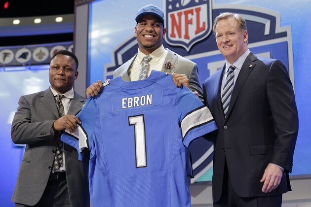 North Carolina tight end Eric Ebron, center, poses for photos with former NFL player Barry Sanders, left, and NFL commissioner Roger Goodell after being chosen by the Detroit Lions as the 10th pick in the first round of the 2014 NFL Draft, Thursday, May 8, 2014, in New York. (AP Photo/Craig Ruttle)