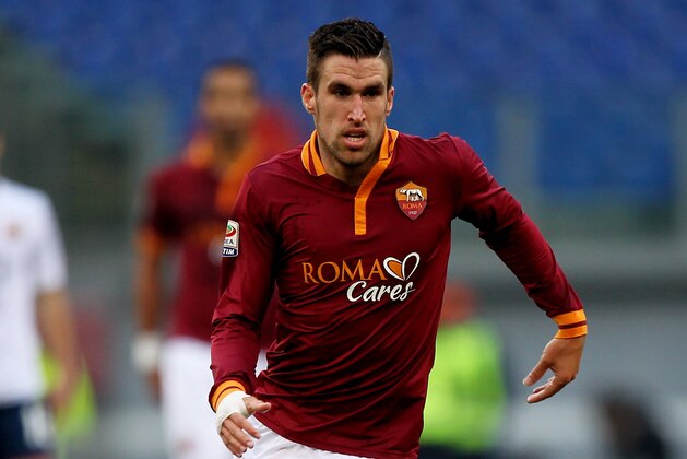 ROME, ITALY - JANUARY 12:  Kevin Strootman of AS Roma in action during the Serie A match between AS Roma and Genoa CFC at Stadio Olimpico on January 12, 2014 in Rome, Italy.  (Photo by Paolo Bruno/Getty Images)