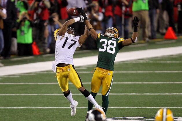 ARLINGTON, TX - FEBRUARY 06: Tramon Williams #38 of the Green Bay Packers breaks up a pass to Mike Wallace #17 of the Pittsburgh Steelers late in the fourth quarter during Super Bowl XLV at Cowboys Stadium on February 6, 2011 in Arlington, Texas.  (Photo by Mike Ehrmann/Getty Images)