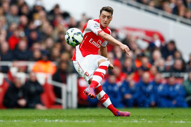 LONDON, ENGLAND - APRIL 04:  Mesut Oezil of Arsenal scores his team's second goal from a free-kick during the Barclays Premier League match between Arsenal and Liverpool at Emirates Stadium on April 4, 2015 in London, England.  (Photo by Julian Finney/Getty Images)